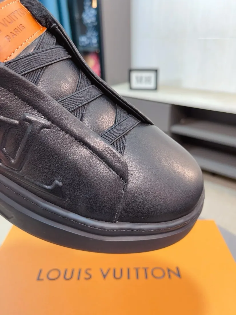 Men's men's shoes 💰500🌸🌸 LV styles are novel and fashionable, and the uppers are made of imported cowhide + LV special materials! Super trendy design! It’s eye-catching! The leather is soft, delicate, shiny and translucent, showing the ultimate handmade craftsmanship, and the fur lining is soft, comfortable and breathable! Size: 38-44